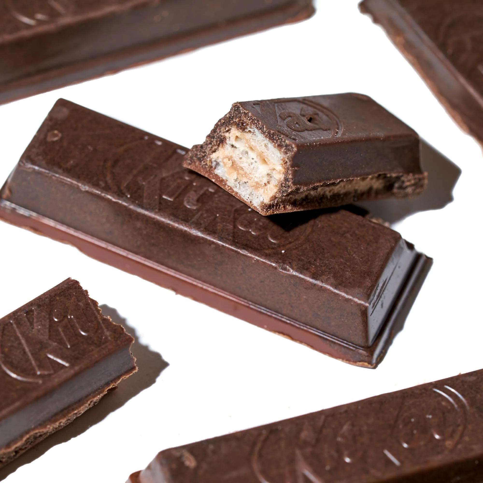 Japanese Kit Kat: Dark Chocolate Free Gift - Image 4